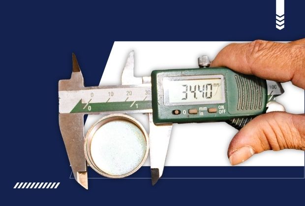 Conferência do diâmetro do selo com paquímetro